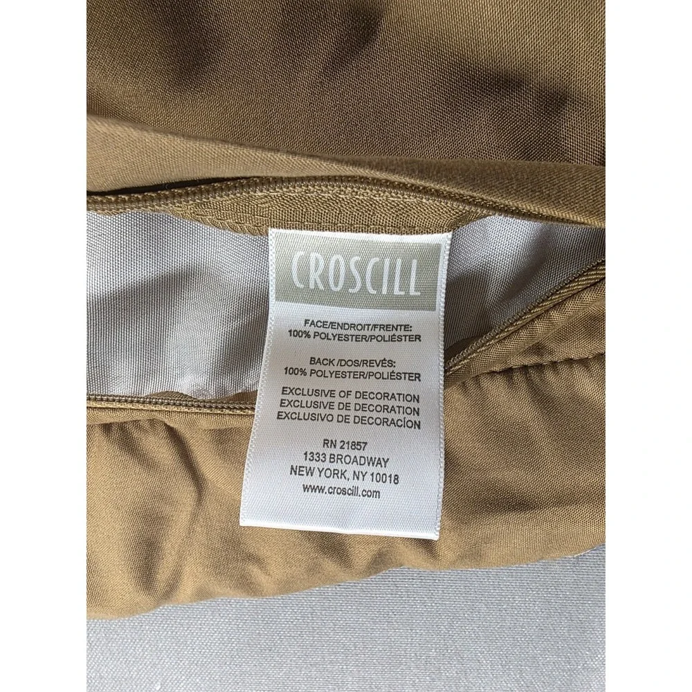 Croscill Margaux King Pillow Shams x 2 Jacquard Corded Trim Medallion‎